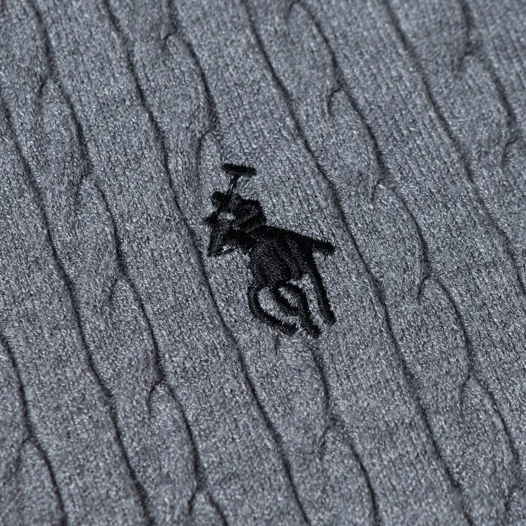 P166 Style No.: 602 -Ralph Lauren RL cardigan with classic war horse logo embroidery on the chest, long-sleeved sweater sweater jacket -The item is made of custom-dyed and custom-spun yarn, purchased from the original version. A full set of customized accessories. Details determine success or failure. Heavy new autumn and winter style. The weight of the item is as high as 800 grams. It is soft and delicate and does not tie the body. The upper body effect is very nice. Loose fit. Women's style. -Color: black, off-white, milk tea, light gray, dark gray. Navy blue red khaki red - Size: S / M / L S size 80-100 catties M size 100-120 catties Large size 120-135 catties
